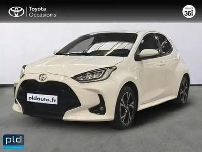 Blanc Occasion 2025 Toyota Yaris Hybrid Design Berline | 22 390 € (Prix juste)