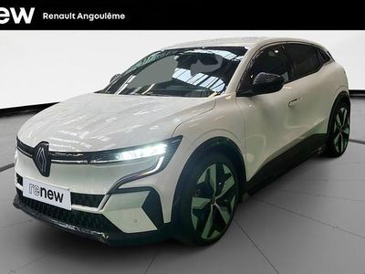 Blanc Occasion 2022 Renault Megane E-Tech Techno Berline | 23 990 € (Prix juste)