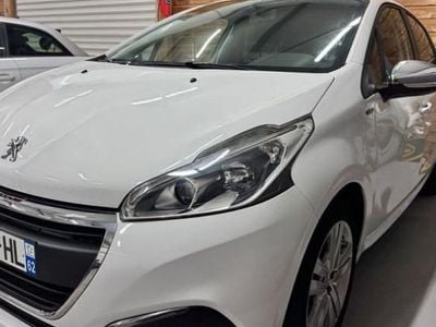 Blanc Occasion 2017 Peugeot 208 Style Citadine | 5 490 € (Bon prix)