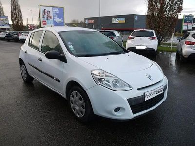 Blanc Occasion 2011 Renault Clio II Authentique Berline | 6 490 € (Prix assez cher)