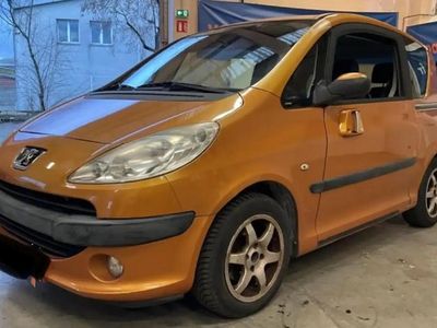Orange Occasion 2005 Peugeot 1007 Monospace | 5 490 €
