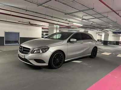 Gris Occasion 2013 Mercedes A180 Berline | 8 990 € (Prix assez cher)