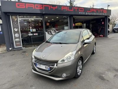 Gris Occasion 2013 Peugeot 208 Allure Citadine | 4 990 € (Super prix)