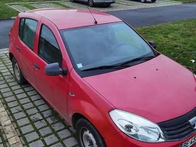 Rouge Occasion 2010 Dacia Sandero Berline | 3 200 € (Bon prix)