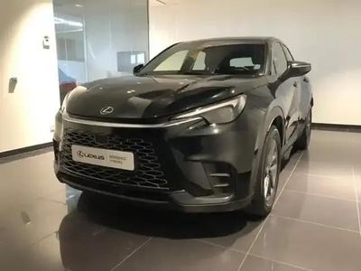 Noir intense métallisé Occasion 2024 Lexus LBX Business Edition SUV | 28 970 € (Prix juste)