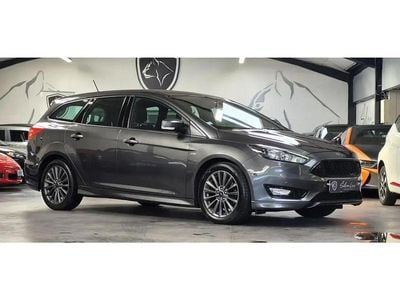 Gris Occasion 2017 Ford Focus ST-Line Break | 13 490 € (Prix juste)