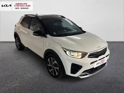 Clear white s Occasion 2024 Kia Stonic SUV | 18 500 € (Super prix)