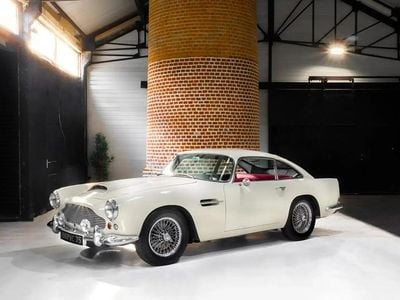 Occasion Aston Martin DB4 271 ch (199 kW) 1961 Beige Coupé