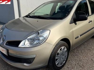 Jaune Occasion 2007 Renault Clio II Citadine | 3 890 € (Super prix)