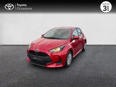 Rouge intense (n) Occasion 2023 Toyota Yaris Hybrid Berline | 17 980 € (Bon prix)