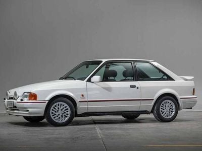 Blanc Occasion 1990 Ford Escort Berline | 9 900 €