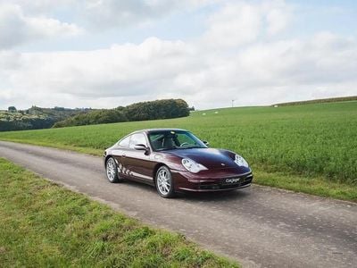 Rouge Occasion 2003 Porsche 911 Carrera 4 Coupé | 33 500 € (Super prix)