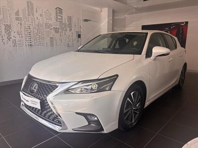 Lexus CT200h