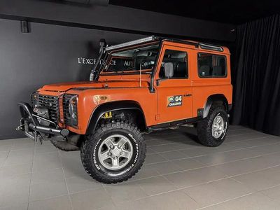 Orange Occasion 2004 Land Rover Defender Break | 44 900 € (Prix assez cher)
