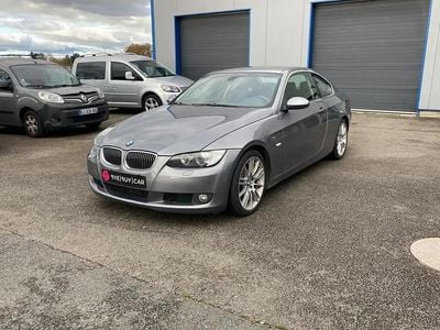 Gris Occasion 2007 BMW 330 Coupé | 11 990 € (Prix assez cher)