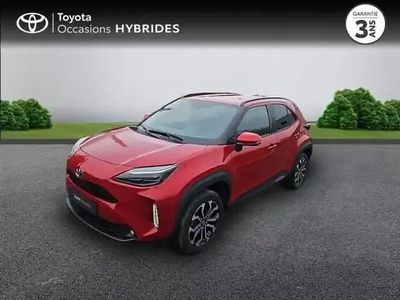 Rouge intense (m) Occasion 2024 Toyota Yaris Cross Design SUV | 24 470 € (Prix juste)