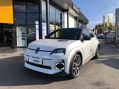 Blanc nacre / toit noir Occasion 2025 Renault 5 E-Tech Berline | 33 490 € (Prix cher)