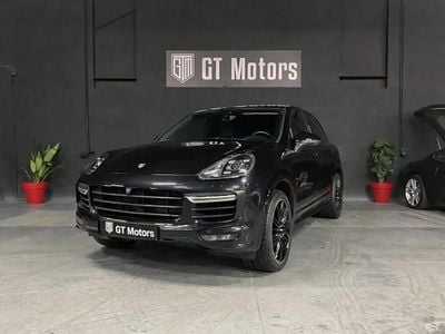 Noir Occasion 2016 Porsche Cayenne Turbo SUV | 51 990 €