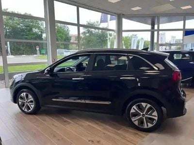 Aurora black pe Occasion 2022 Kia e-Niro Premium SUV | 20 990 € (Bon prix)