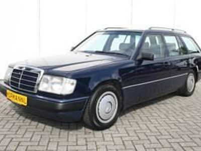 Bleu Occasion 1986 Mercedes E230 | 15 990 €