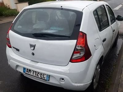 Blanc Occasion 2010 Dacia Sandero Lauréate Citadine | 3 400 €