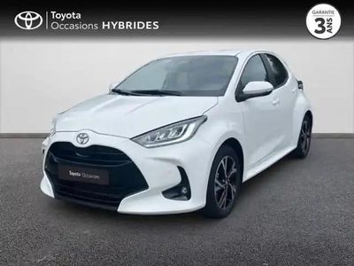 Blanc pur Occasion 2025 Toyota Yaris Hybrid Design Berline | 23 990 € (Prix assez cher)