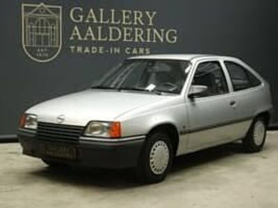 Gris Occasion 1988 Opel Kadett Berline | 11 500 €