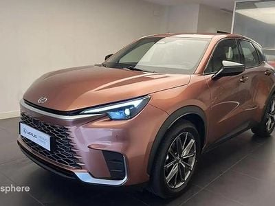 Gris Occasion 2025 Lexus LBX SUV | 33 990 € (Bon prix)