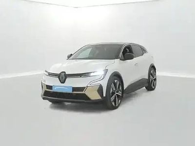 Blanc glacier/toit noir Occasion 2022 Renault Megane E-Tech Berline | 23 900 € (Prix juste)