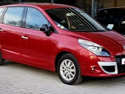 Rouge Occasion 2011 Renault Scénic III Bose Edition Monospace | 5 990 € (Prix juste)