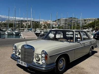 Beige Occasion 1967 Mercedes 250 Break | 25 000 €