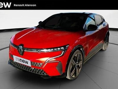 Rouge Occasion 2025 Renault Megane E-Tech Iconic Berline | 30 991 € (Prix assez cher)