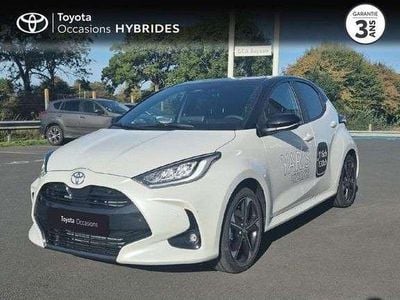 Biton blanc lunaire / toit noir Nouvelle 2025 Toyota Yaris Hybrid Berline | 26 990 € (Prix juste)