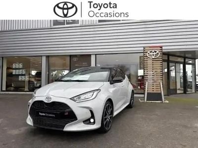Biton gris chrome / toit noir Occasion 2024 Toyota Yaris Hybrid Sport Berline | 26 480 € (Prix assez cher)