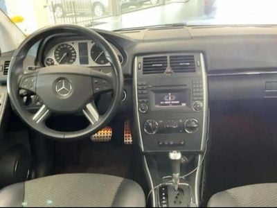 Mercedes B200