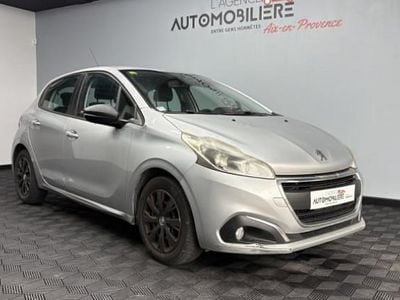 Gris Occasion 2015 Peugeot 208 Citadine | 5 990 € (Prix juste)