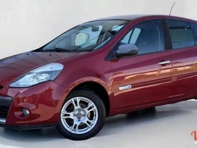 Rouge Occasion 2010 Renault Clio II Expression Citadine | 7 990 € (Prix assez cher)