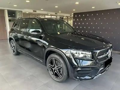 Kosmosblack met. Occasion 2025 Mercedes GLB200 SUV | 60 990 €