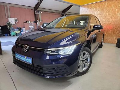 Bleu Occasion 2022 VW Golf VIII Life Citadine | 19 900 € (Prix assez cher)