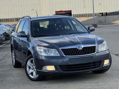 Gris Occasion 2011 Skoda Octavia Break | 1 950 €