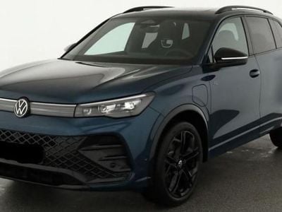 Bleu Nouvelle 2025 VW Tiguan R-line SUV | 58 990 €
