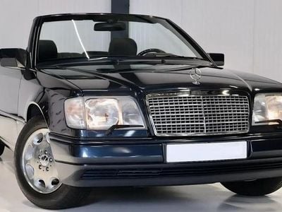 Noir Occasion 1996 Mercedes E220 Cabriolet | 39 500 €