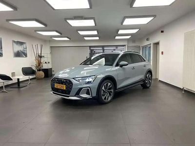 Gris Nouvelle 2025 Audi A3 Sport Citadine | 41 948 € (Prix juste)