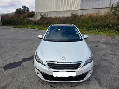 Blanc Occasion 2014 Peugeot 308 Allure Berline | 3 500 €