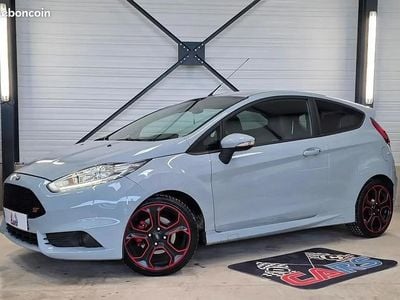 Gris Occasion 2016 Ford Fiesta ST200 Berline | 10 990 €