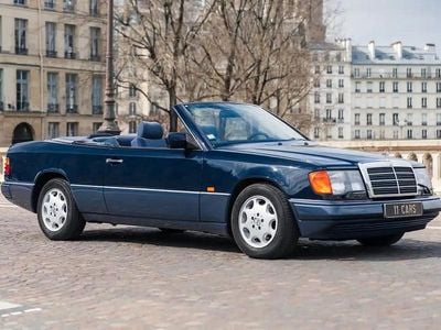 Bleu Occasion 1993 Mercedes 320 Cabriolet | 40 000 €