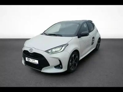Biton blanc lunaire / toit noir Occasion 2025 Toyota Yaris Hybrid Berline | 25 890 € (Prix juste)
