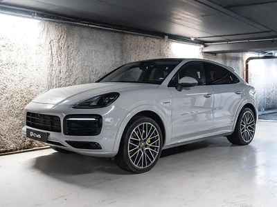 Gris Occasion 2023 Porsche Cayenne Platinum Edition SUV | 93 900 € (Prix assez cher)
