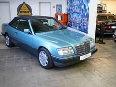 Bleu Occasion 1993 Mercedes E300 Cabriolet | 49 990 €
