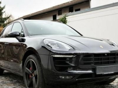 Noir Occasion 2018 Porsche Macan Turbo Performance Package SUV | 73 000 € (Prix cher)